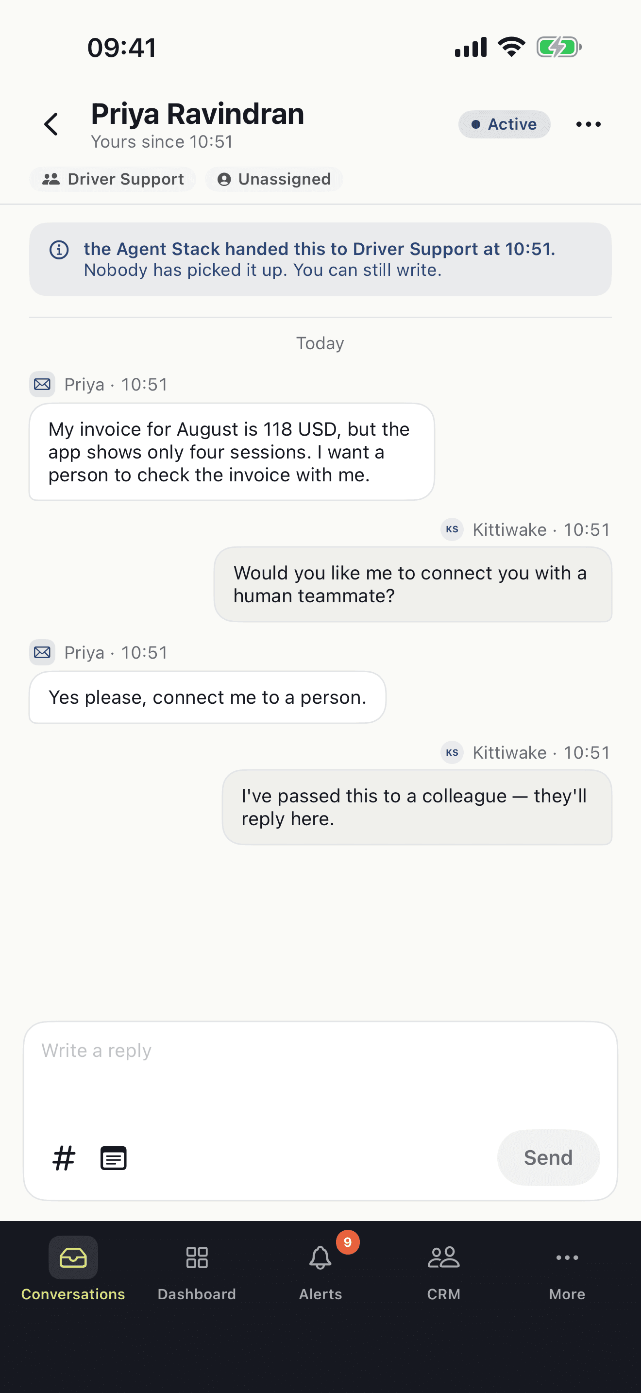 A handed-over conversation in the Atender iPhone app, with a banner explaining the handover and an open reply field.